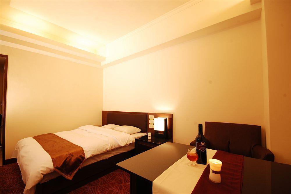 Twinstar Hotel Taichung Exterior foto