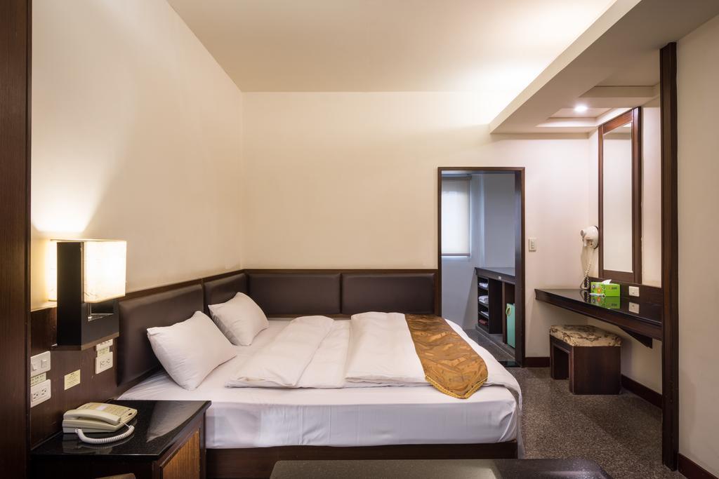 Twinstar Hotel Taichung Exterior foto