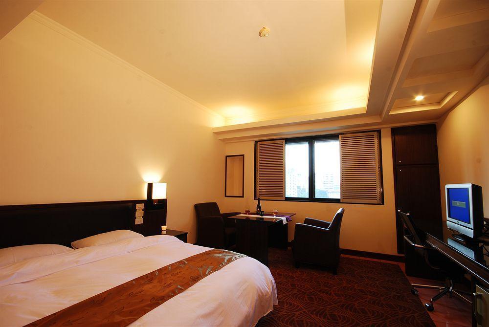 Twinstar Hotel Taichung Exterior foto
