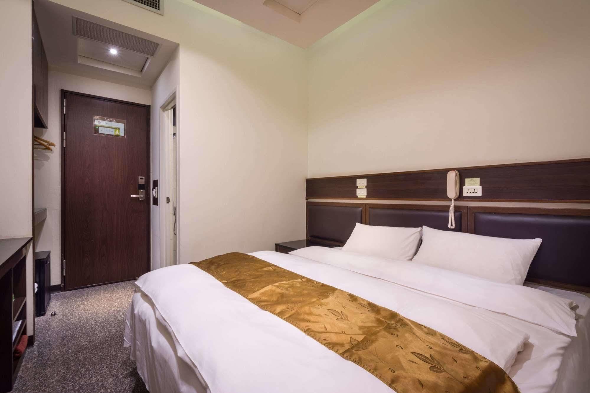 Twinstar Hotel Taichung Exterior foto