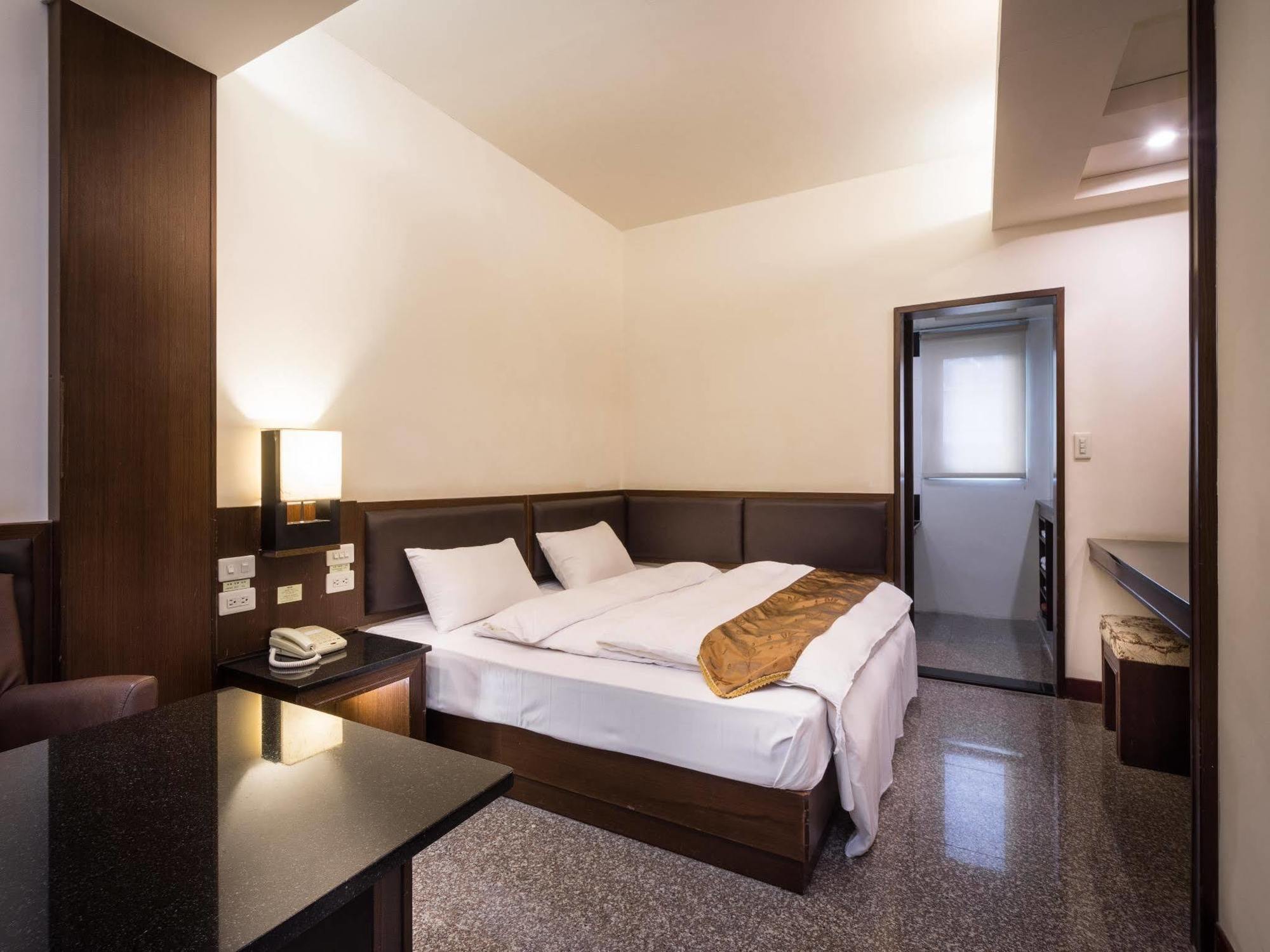 Twinstar Hotel Taichung Exterior foto